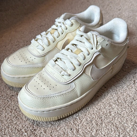 Women’s nike Air Force sneakers - Picture 1 of 6